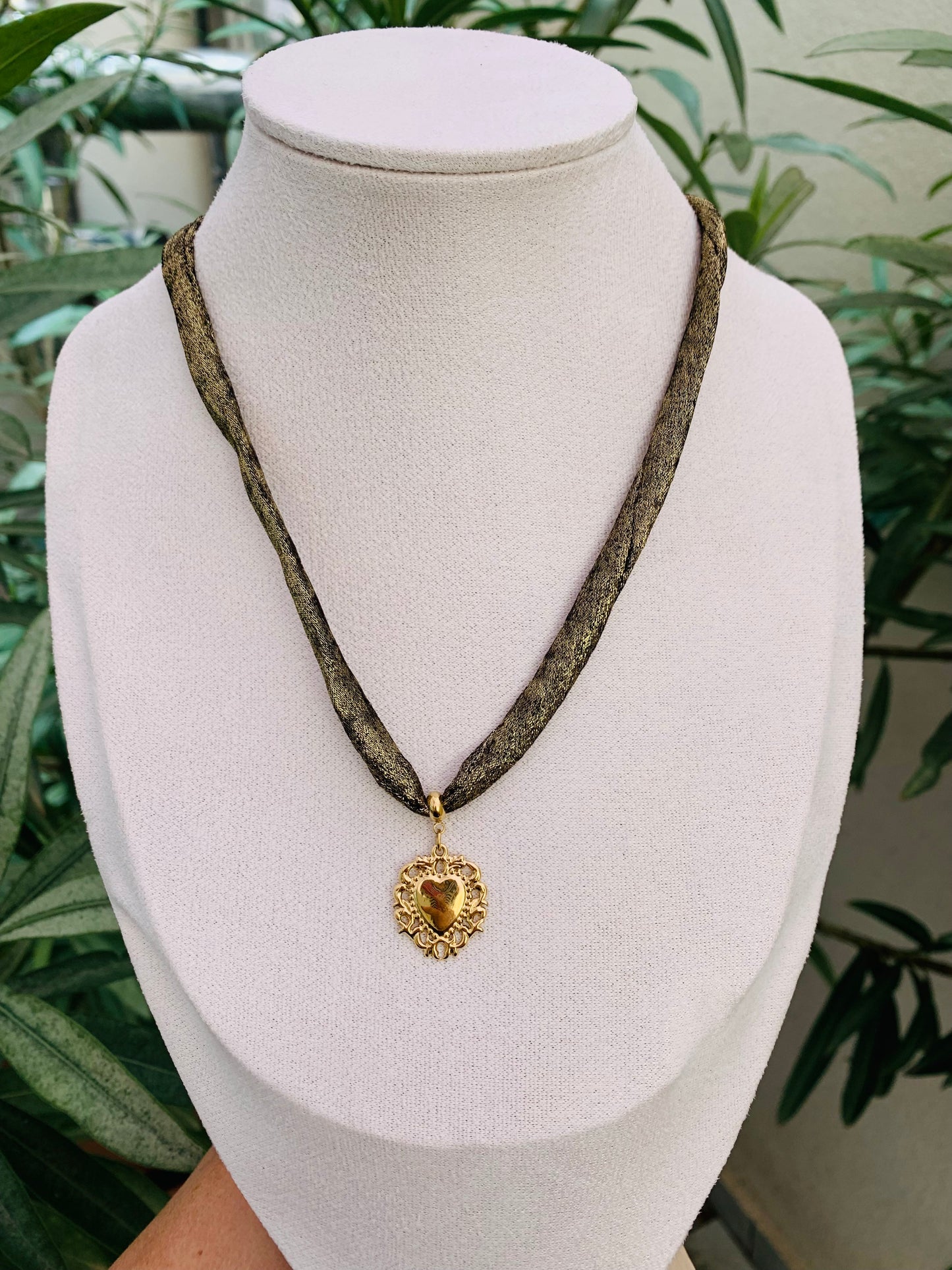 Choker Cuore Sacro